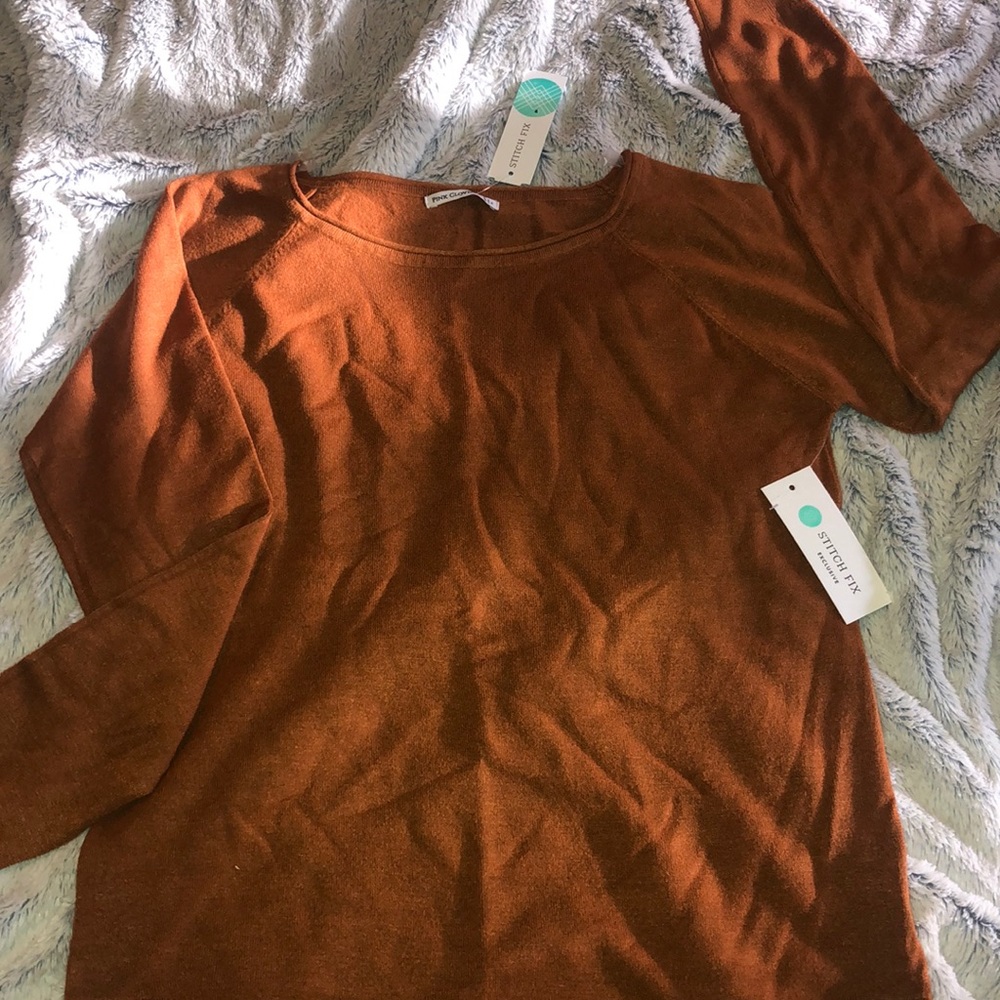 Valencia Curved Hem Pullover